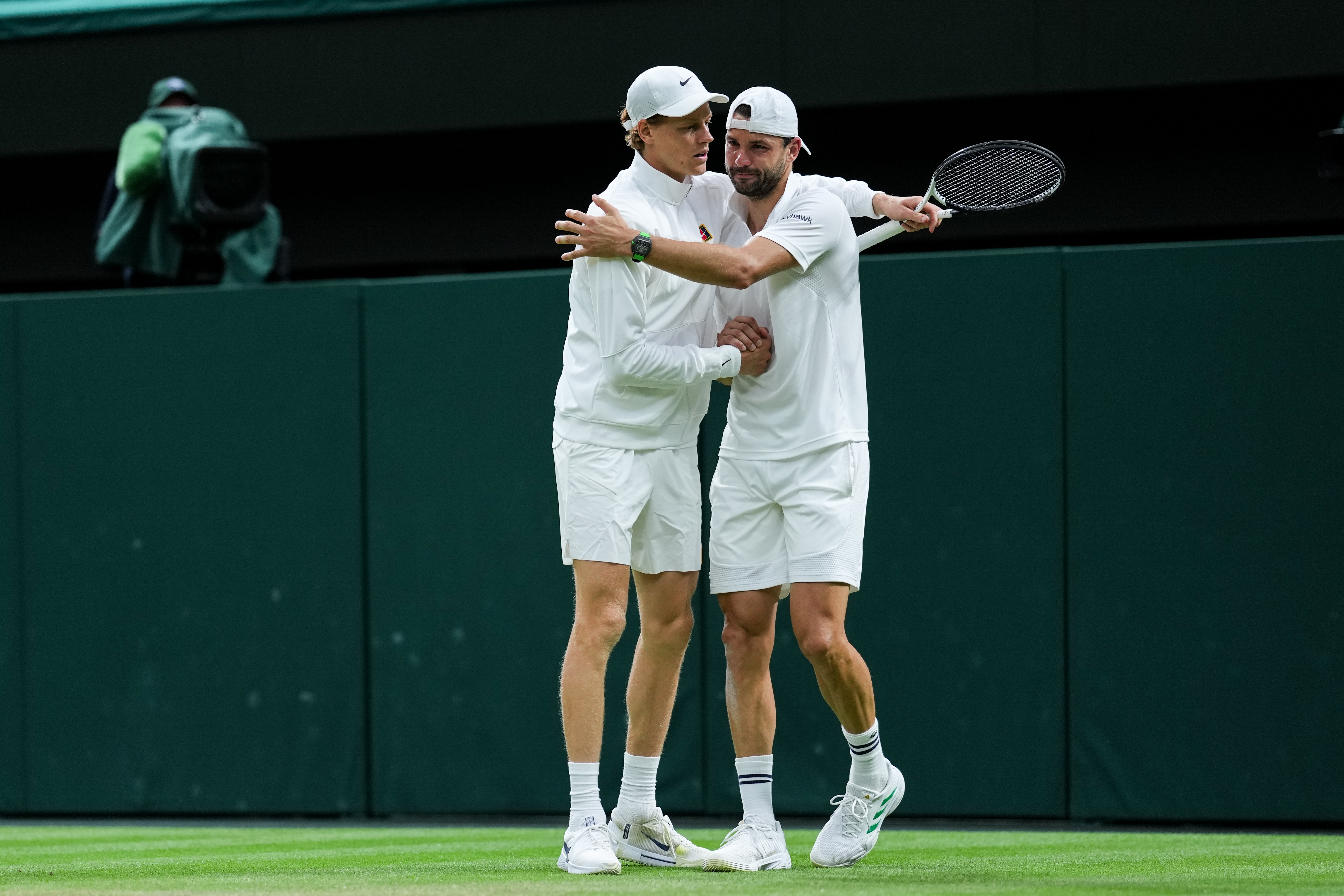 Sinner ai quarti Wimbledon: ritiro Dimitrov per infortunio