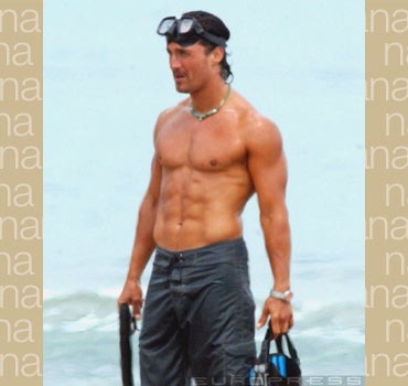 21576_38355-matthew-mcconaughey-meztelen-felsotest-sl-d0000DAF05c08a563eff6