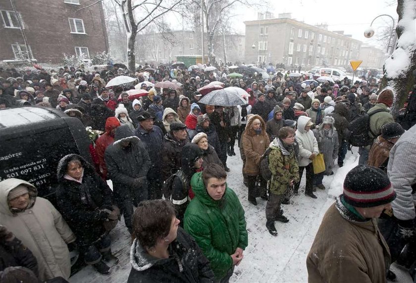 Żegnamy maleńką Madzię z Sosnowca. Oto jej ostatnia droga