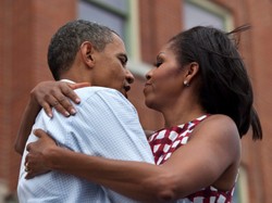 Prezydencka chwila zapomnienia: publiczne namiętności Obamów