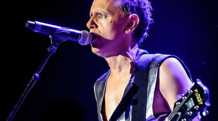 Szólóban jelentkezik a Depeche Mode sztárja