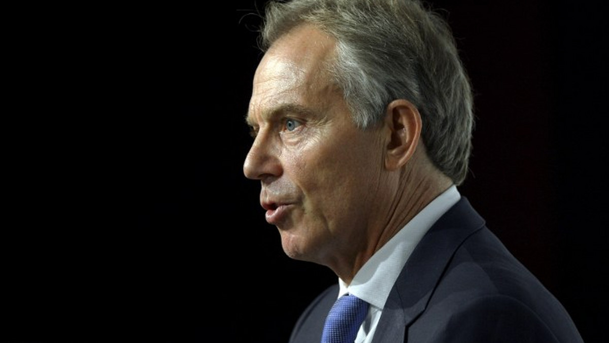 Były brytyjski premier Tony Blair otrzymał podczas ostatniej gali Business Centre Club nagrodę specjalną za wspieranie starań Polski o członkostwo w Unii Europejskiej. Przez brytyjskie media przetoczyła się jednak fala drwiących komentarzy, w których Blair został skrytykowany za otwarcie brytyjskiego rynku pracy dla kilkuset tysięcy Polaków, którzy dzięki jego polityce, wyemigrowali na Wyspy.