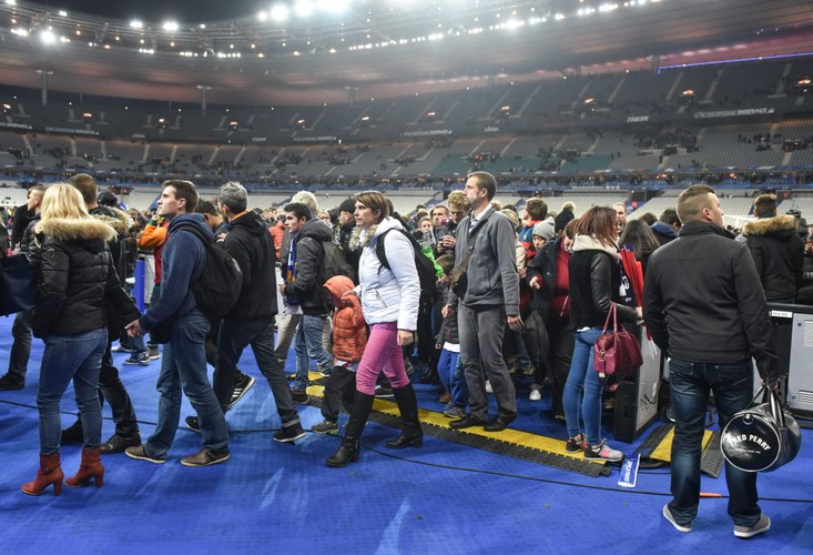 Zamachy terrorystyczne w Paryżu. Kibice bali się opuszczać Stade de France
