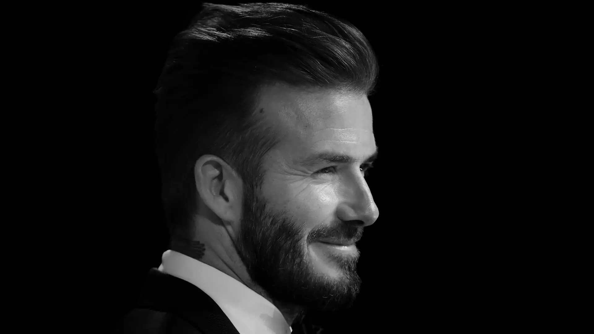 David Beckham najseksowniejszym człowiekiem roku. Patrząc na te zdjęcia trudno nie zgodzić się z werdyktem...