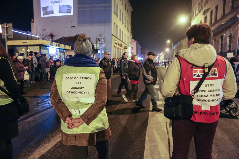 W listopadzie 2-13 r. Leśniczanie blokowali ul. Średzką we Wrocławiu