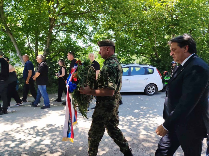 Sahrani je prisustvovao i ministar odbrane Bratislav Gašić