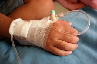 Coraz więcej dzieci czeka na rodziny zastępcze. Rekordowy wzrost od początku roku