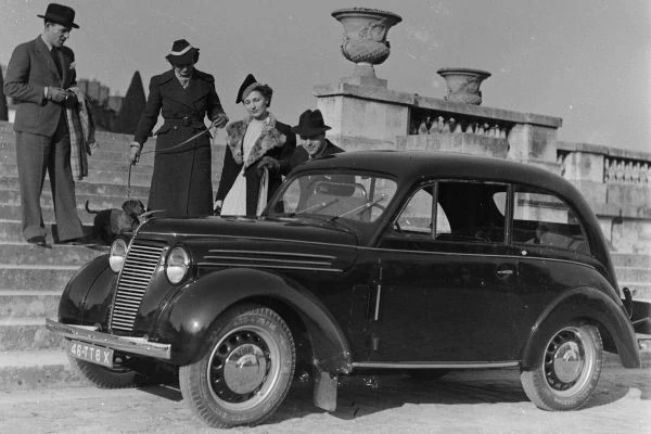 Renault Juvaquatre 1938 r.