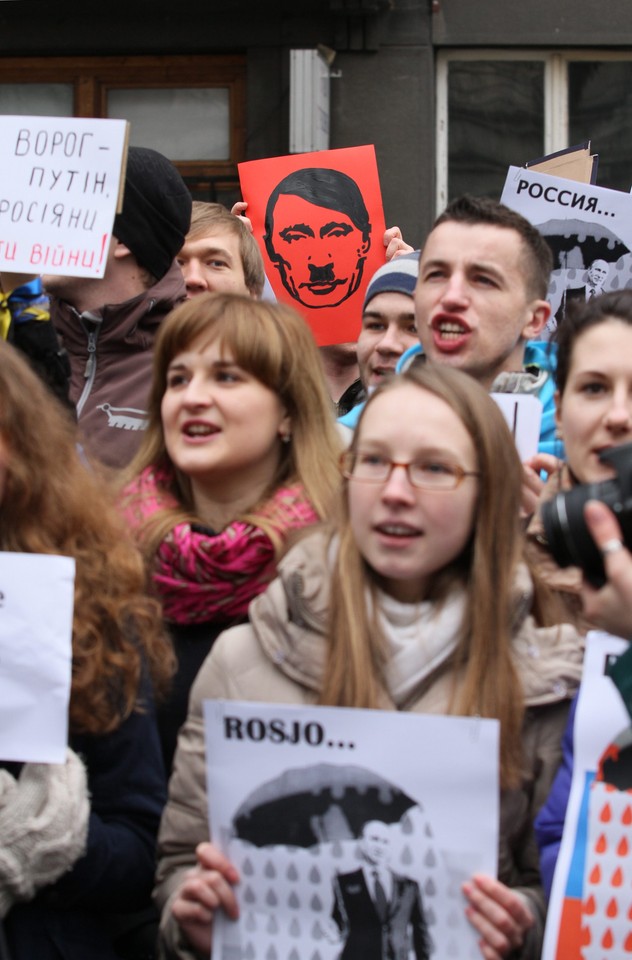 Protest przed konsulatem rosyjskim w Krakowie