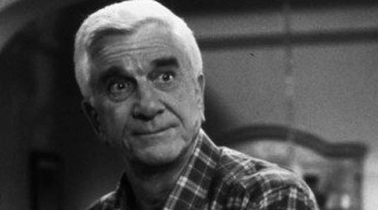 Leslie Nielsen legemlékezetesebb jelenetei - VIDEÓ