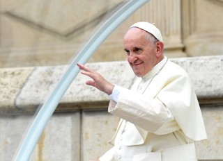 Byli więźniowie o wizycie papieża w Auschwitz: Milczenie było wymowne