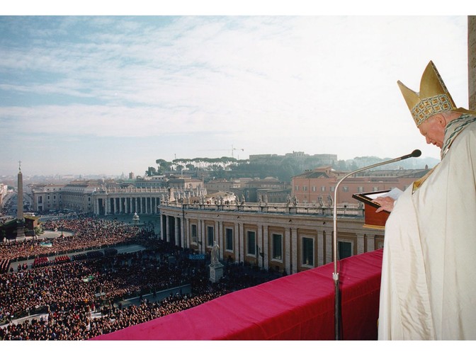 25 grudnia 1997: Jan Paweł II celebruje bożonarodzeniową mszę w Watykanie
