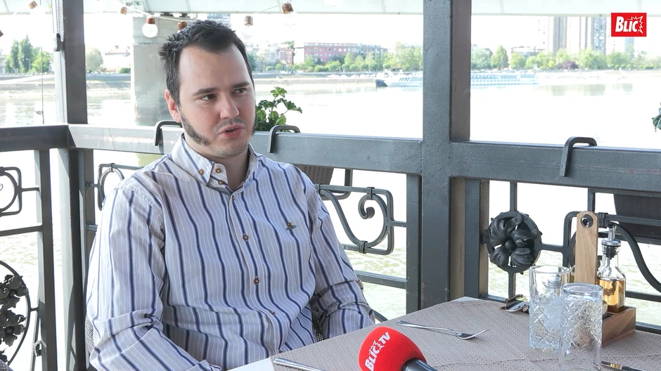 Aleksa Balašević odveo ženu na večeru: Na stolu kajmak, uštipci i ...