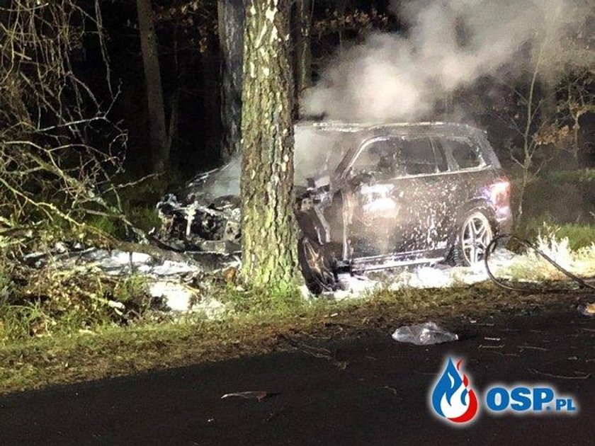 Przerażający wpadek mercedesa. Auto zapaliło się jak pochodnia