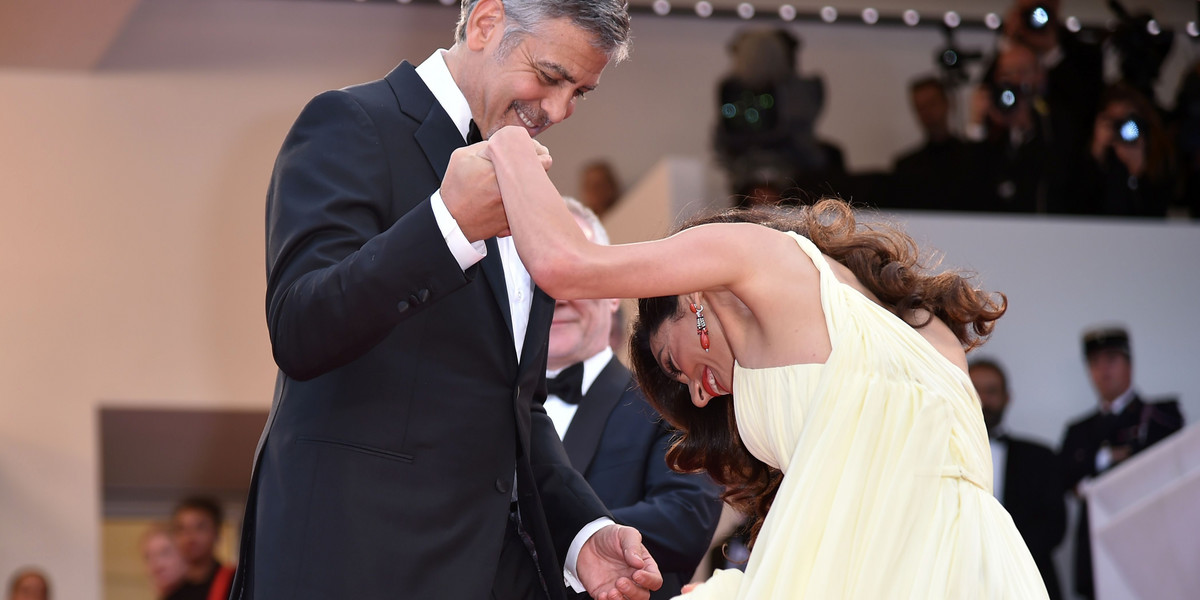 Amal Clooney w Cannes. Wiatr spłatał jej figla!