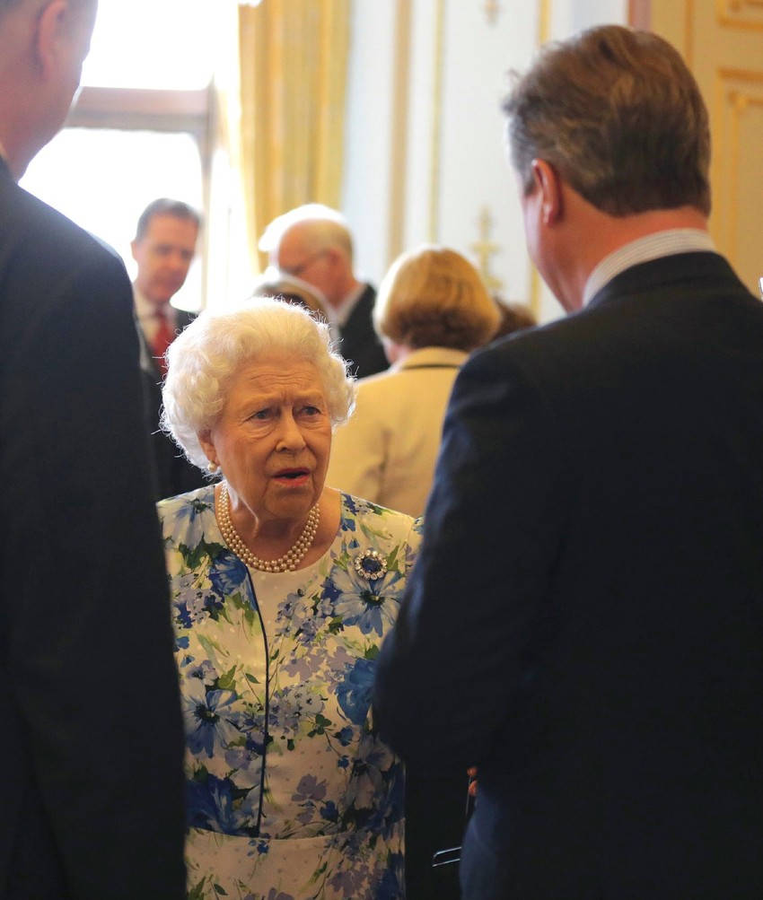 Kraljica Elizabeta se zgranula na premijerove reči...