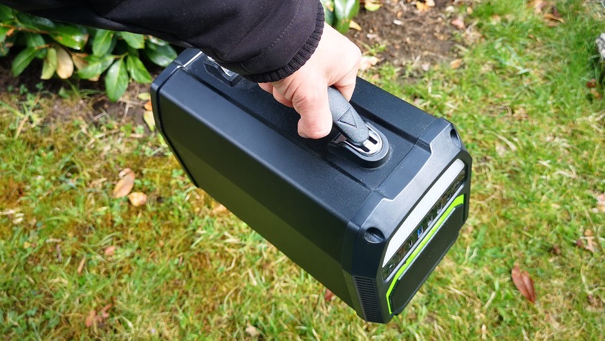 Powerstations sind zwar kompakt, aber mit 7 kg zu schwer für Wanderungen oder Radtouren.