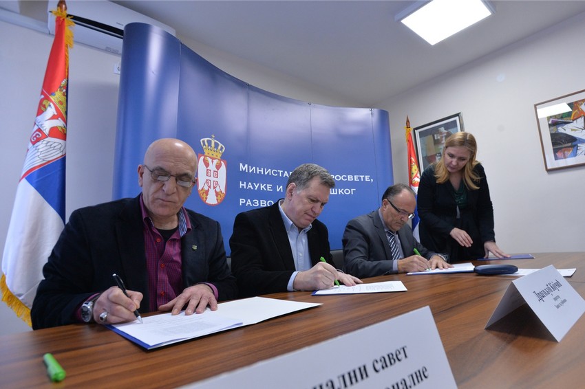 Prošle godine potpisan sporazum o iznavanju udžbenika na hrvatskom jeziku