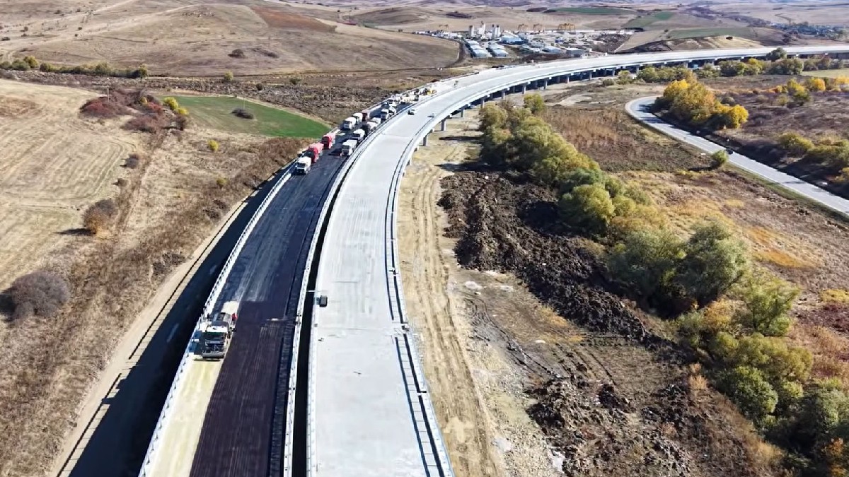 A început asfaltarea pe cel mai lung viaduct de autostradă din România, pe A3