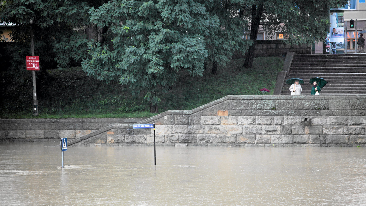 Kraków nie chce budować wielkiego i kosztownego tzw. kanału ulgi, mającego chronić miasto przed powodzią - informuje "Dziennik Polski".