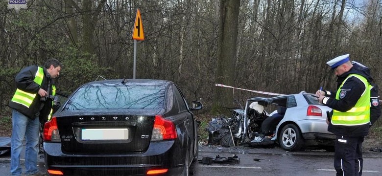 Ksiądz zagapił się za kierownicą. W wypadku zginęli narzeczeni. ZDJECIA