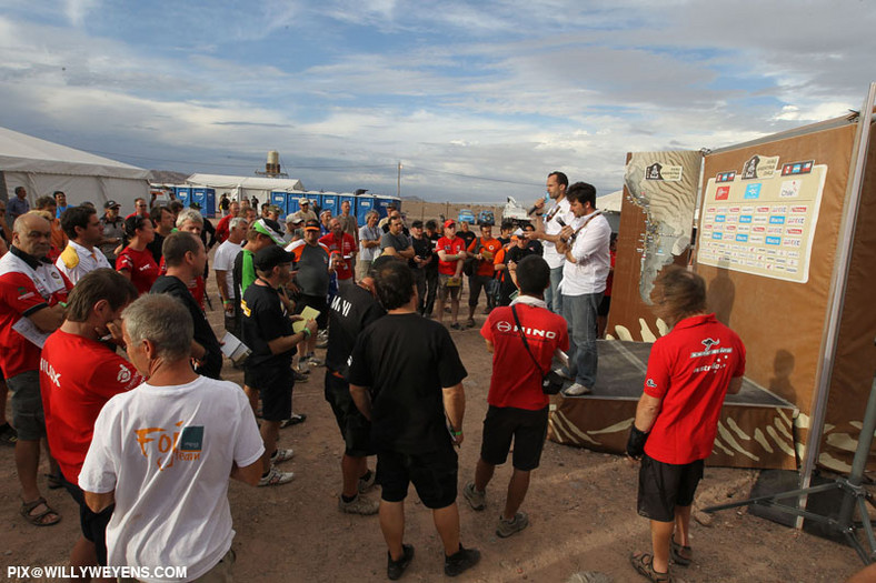 Dakar 2013: ciężarówka bez skrzyni, Małysz traci oddech (13. etap, wyniki, galeria)