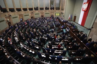 Sejm poprawia ustawę. Kogo teraz obejmie 70 proc. podatek?