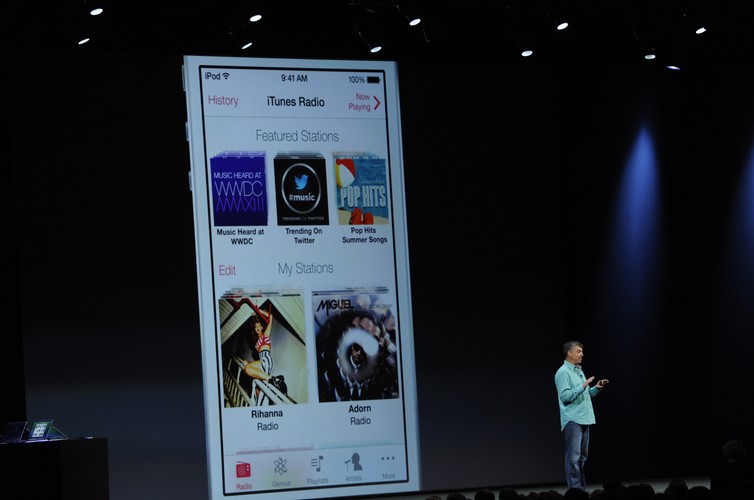 iTunes Radio ma być inteligentną usługą, dzięki której im więcej muzyki będziemy słuchali, tym system lepiej pozna nasze preferencje muzyczne i zaproponuje odpowiednie utwory do przesłuchania. Dostępne będą tam nie tylko hity sprzed lat, ale i premiery muzyczne, które jak zapewnia Apple,  usłyszymy jako pierwsi.