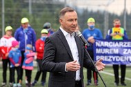 Prezydent RP Andrzej Duda podczas wizyty na boisku piłkarskim Plato na terenie Centralnego Ośrodka Sportowego w Zakopanem