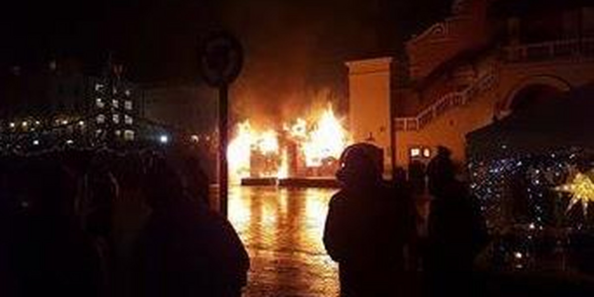 Pożar na Rynku Głównym w Krakowie. Zapaliły się stragany!