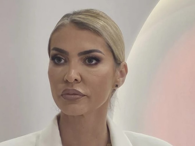 Snežana Borjan u belom kompletu u maniru Melanije Tramp sinoć oduševila Beograd 