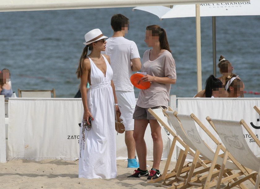 Ewa Chodakowska na plaży w Sopocie z mężem