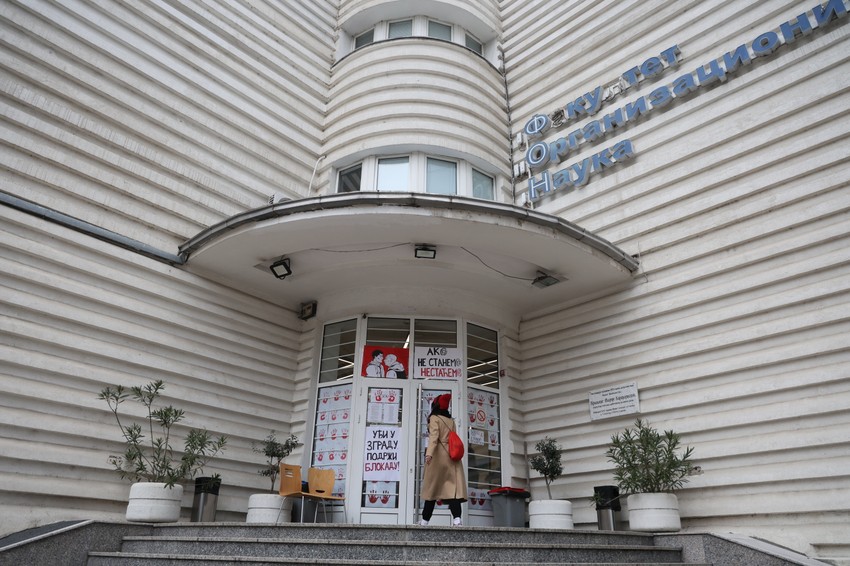 "Klasična nastava u fakultetu nije moguća bez produžetka školske godine"