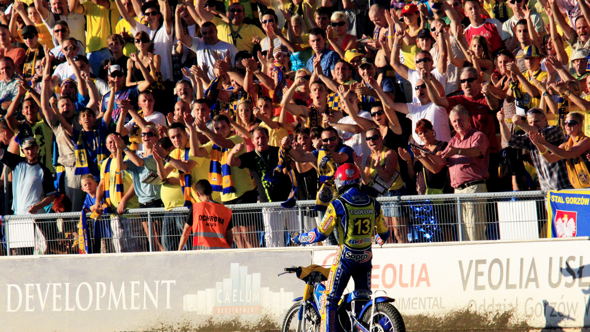 Tomasz Gollob upadł podczas treningu na torze motocrossowym i jego start w sobotnim wyścigu o Grand Prix Polski w jeździe na żużlu stoi pod znakiem zapytania - informuje "Przegląd Sportowy".