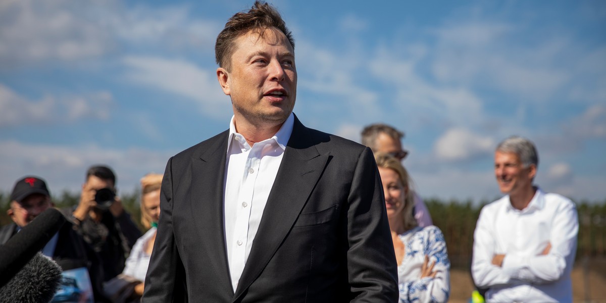 Nawet gdyby Elon Musk oddał 6 mld dol., wciąż byłby najbogatszym człowiekiem świata. Ta kwota stanowi niecałe 2 proc. jego obecnego majątku. 