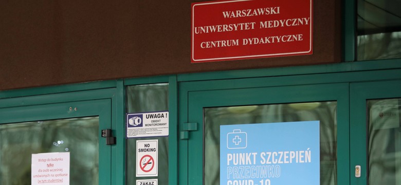 Sondaż IBRiS dla Onetu: WUM  jest odpowiedzialny za akcję szczepień poza kolejnością