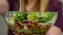 sałatka drwala na wielkanoc. syta, wyrazista, pełna konkretnych smaków