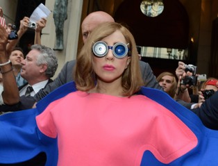 Lady Gaga kupiła kostiumy sceniczne Michaela Jacksona