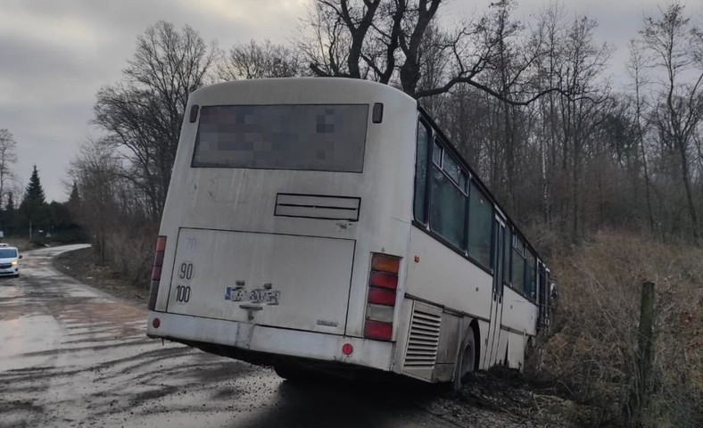 Kierujący stracił panowanie nad pojazdem