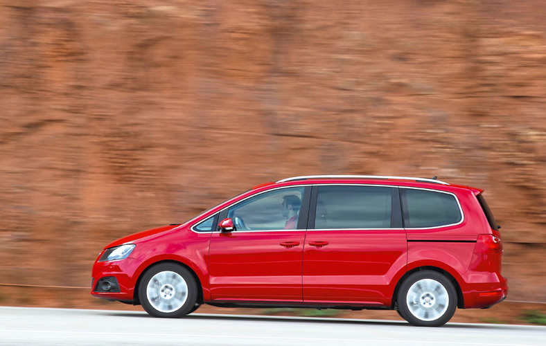 Czym różni się Seat Alhambra?