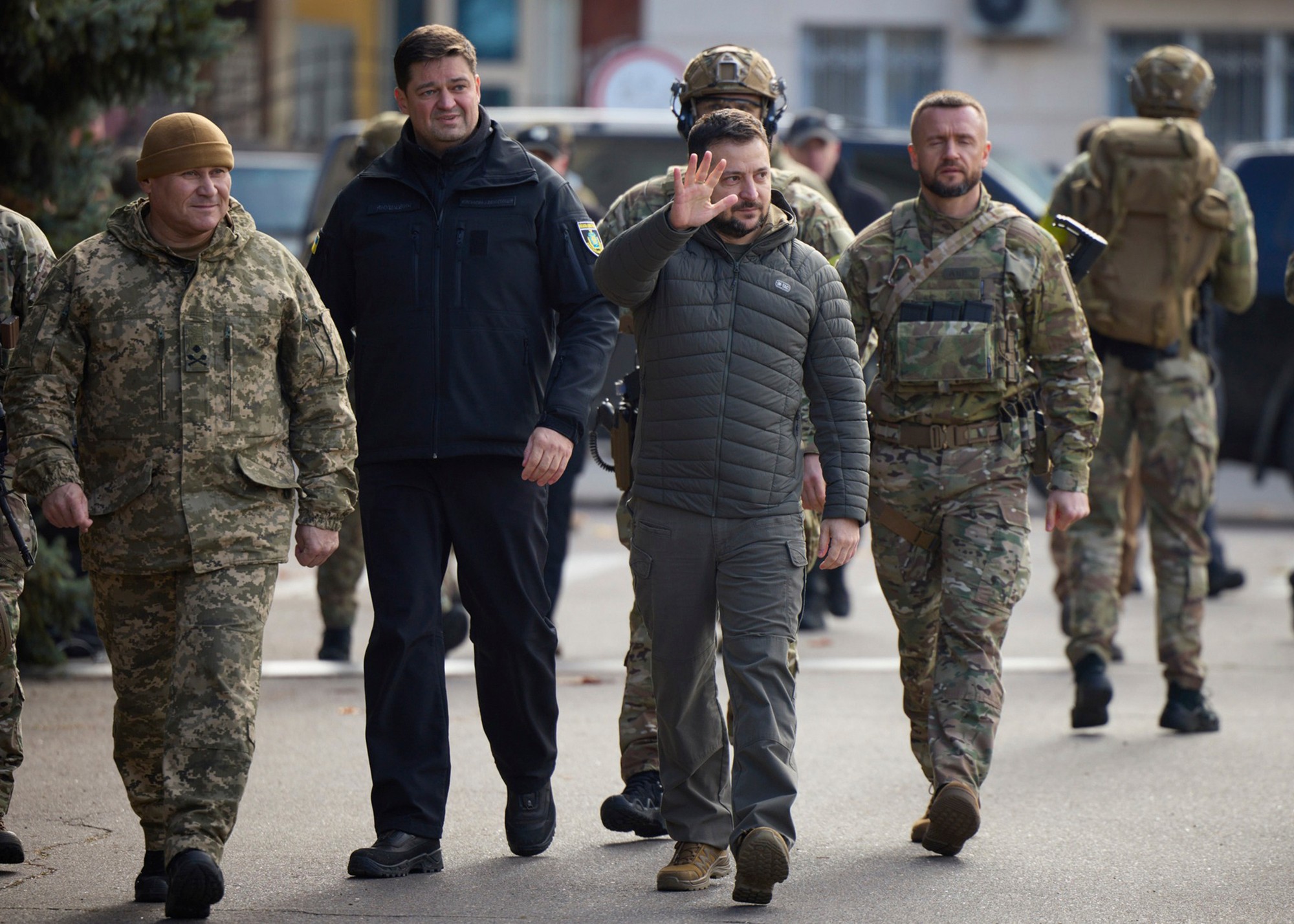 Ukrajinský prezident Volodymyr Zelenskyj navštívil oslobodené mesto Cherson. 