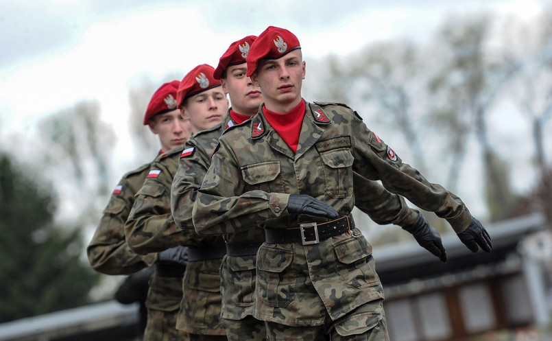 Antoni Macierewicz obserwował szkolenie kadetów z klas mundurowych w Warszawie