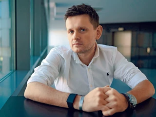 Tomasz Woźniak, współzałożyciel software house’u Future Mind, tworzącego aplikacje m.in. dla Żabki, LPP czy Empiku, planuje sprzedaż biznesu i m.in. w tym celu utworzył fundację rodzinną.