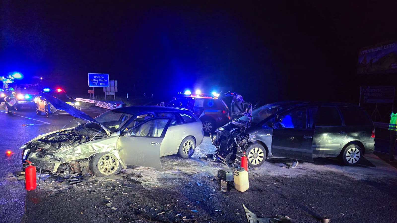 Dopravná nehoda dvoch áut v Kraľovanoch si vyžiadala zranenia.