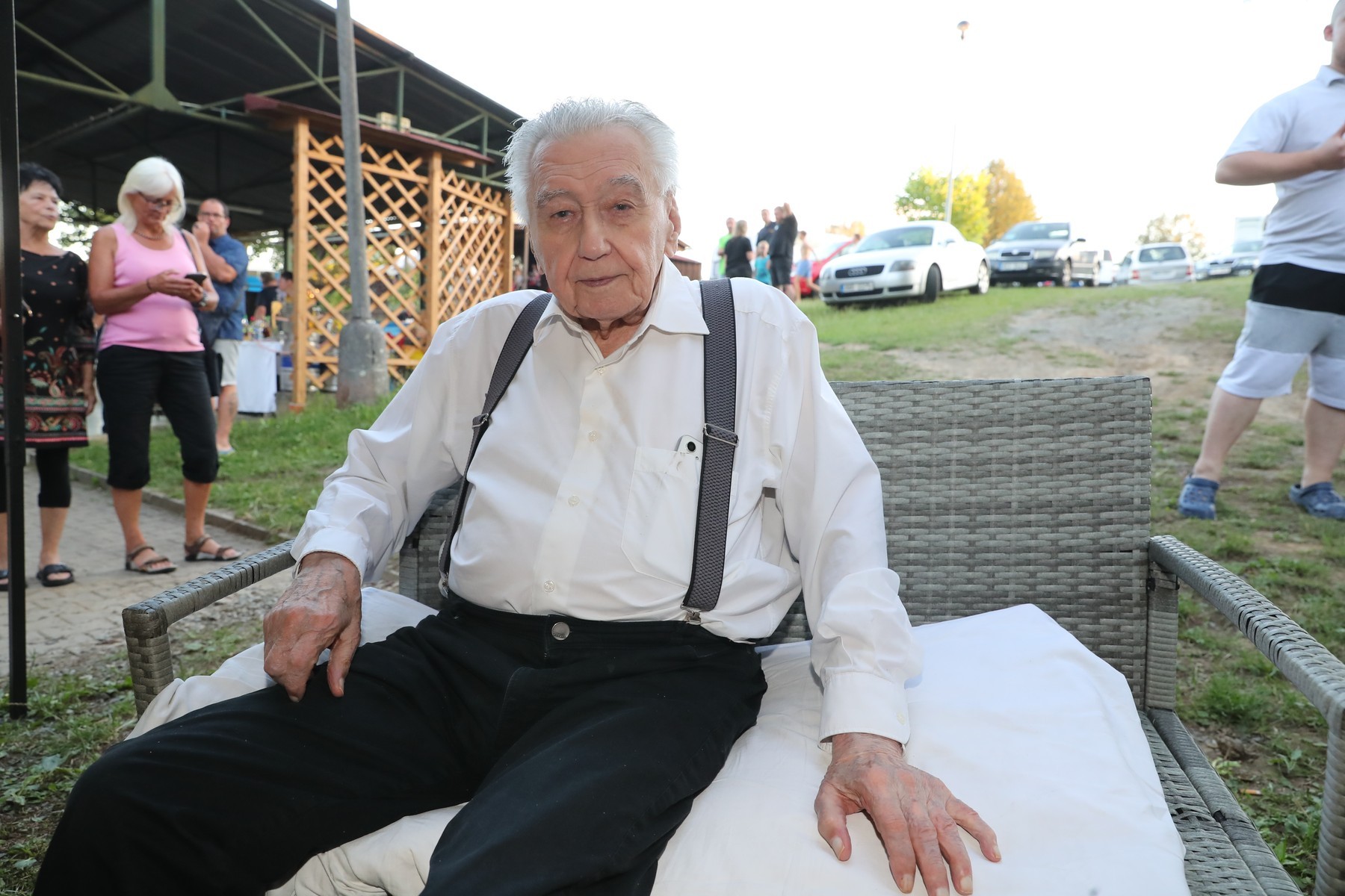 Český herec a obľúbený spevák Josef Zíma.