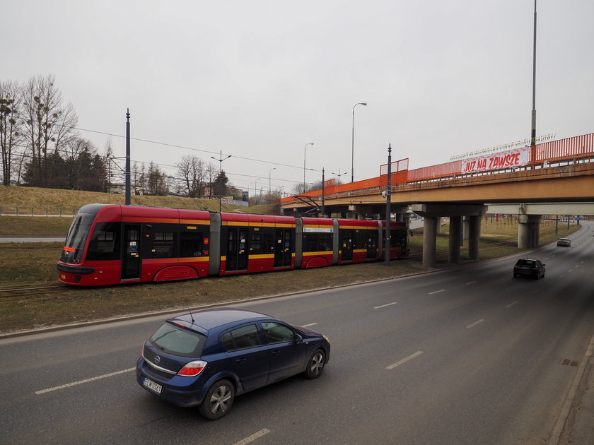 Nowy transparent z wyznaniem miłości na wiadukcie