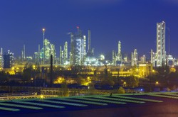 Słowackie rafinerie zapłacą dodatkowy podatek za przetwarzanie rosyjskiej ropy