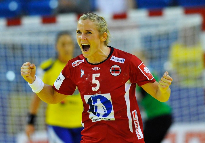 Piękne panie wybrały brutalną grę. Piłka ręczna to sport nie dla grzecznych dziewczynek