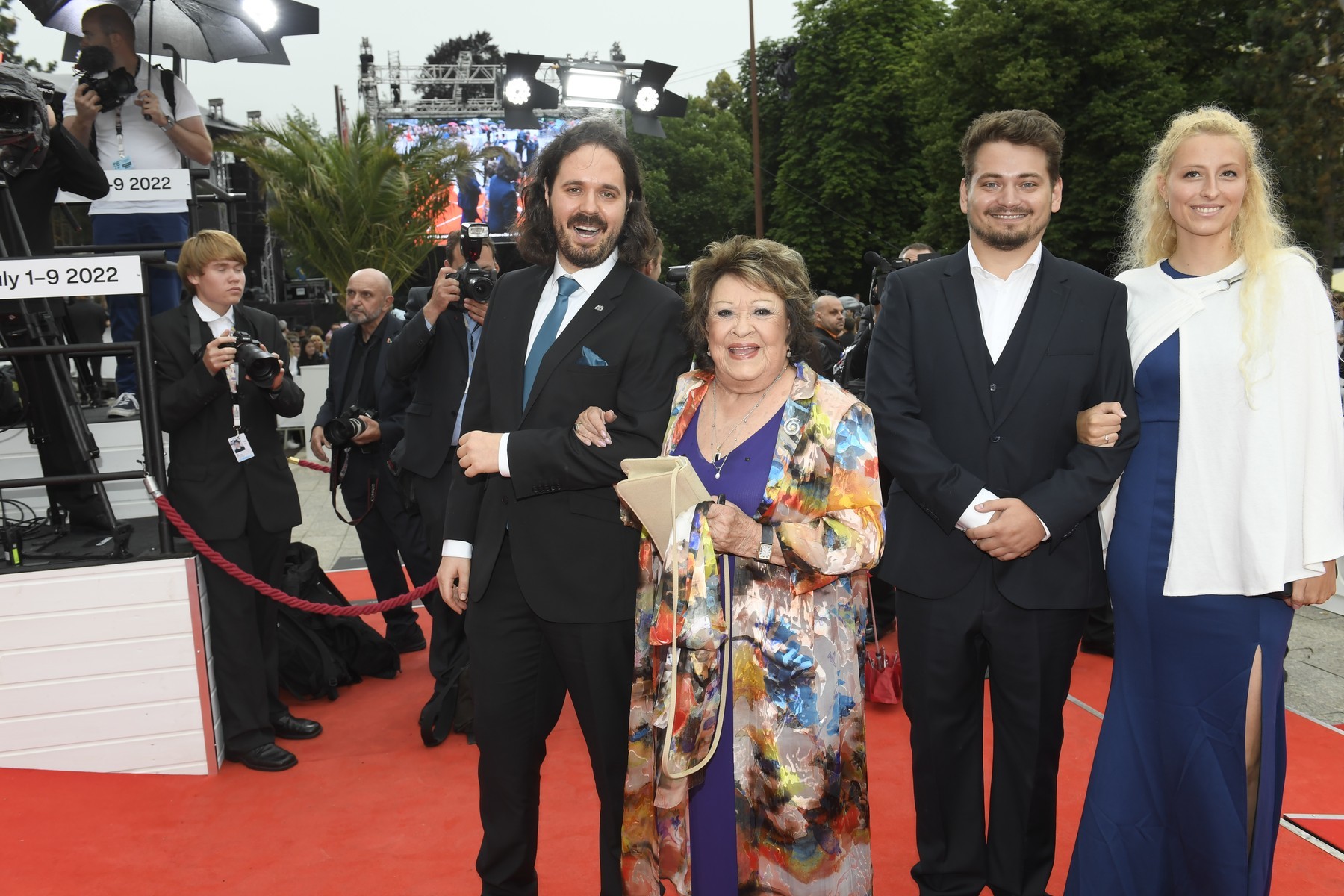 Herečka Jiřina Bohdalová priviedla na filmový festival svojich vnukov, jeden so sebou zobral aj priateľku.