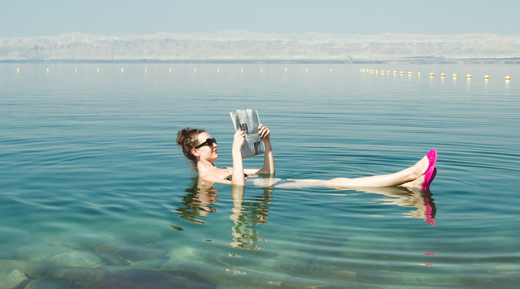 Mindenképpen el kell kerülni a sérüléseket, ebben segít az is, ha strandolásnál a vízbe is cipőben megyünk /Fotó: Shutterstock